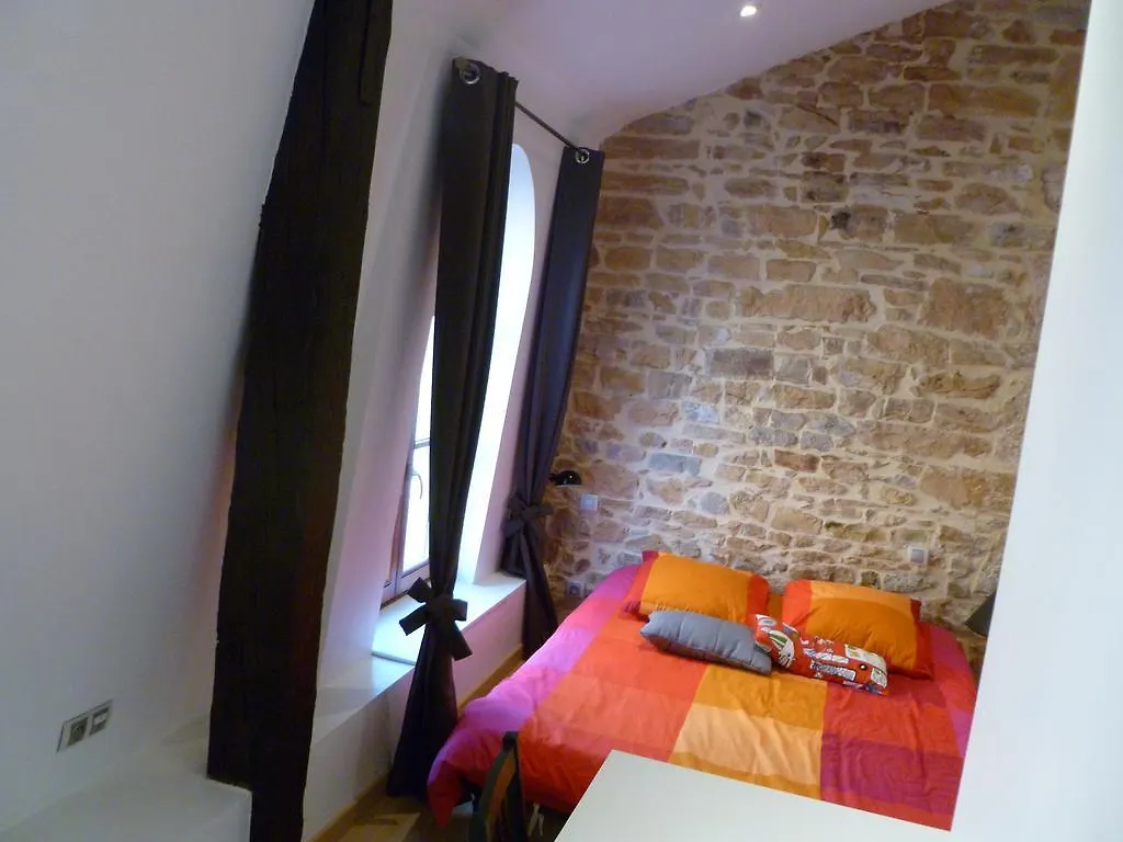 Chambres D'Hotes Du Lion D'Or Neuville-sur-Saone 0*,