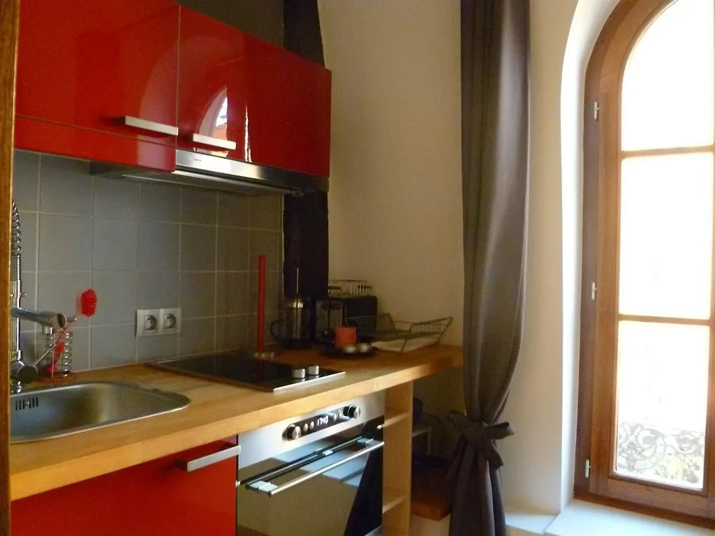 Chambres D'Hotes Du Lion D'Or Neuville-sur-Saone 0*,  France